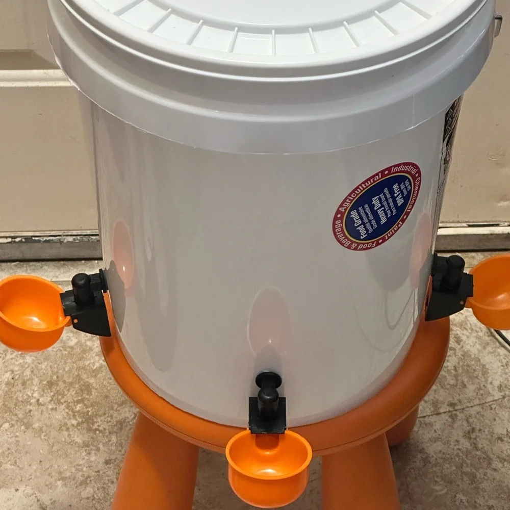 Automatic water feeder
